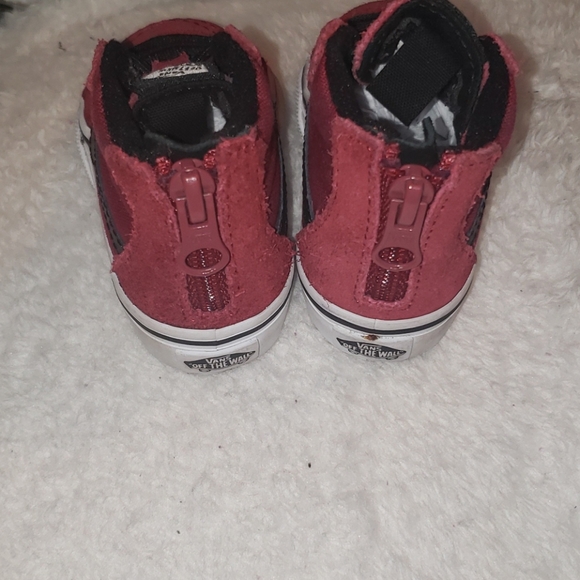 Vans - Picture 4 of 6